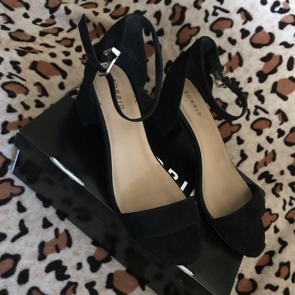 BLACK FAUX SUEDE BLOCK 2” HEEL (WIDE WIDTH)